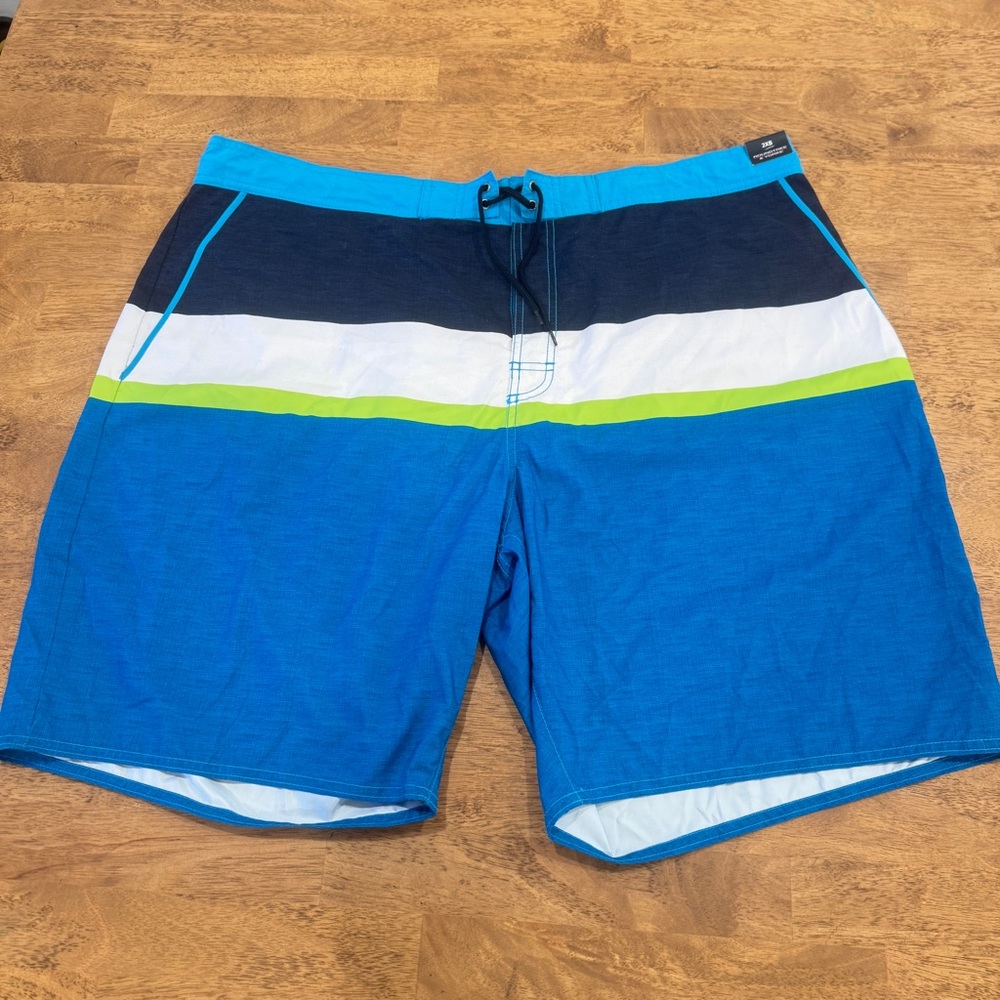 NWT Roundtree And Yourke Swim Trunks Men’s 2XB Blue Striped Lined Vacation Beach
